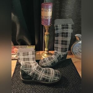 UGG Australia Tall Gray Plaid Knit Winter Boots Ladies Size 7 (S/N 1877)